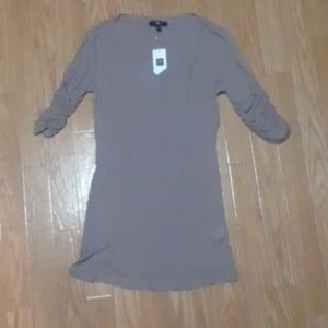 Lightweight V-Neck too with rouched half sleeves
